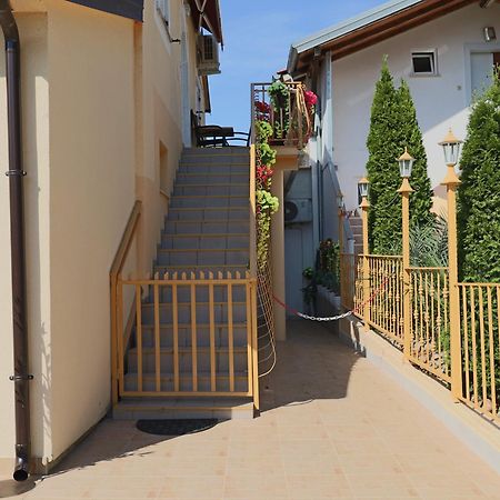 Amore House With Apartment Umag Exteriör bild