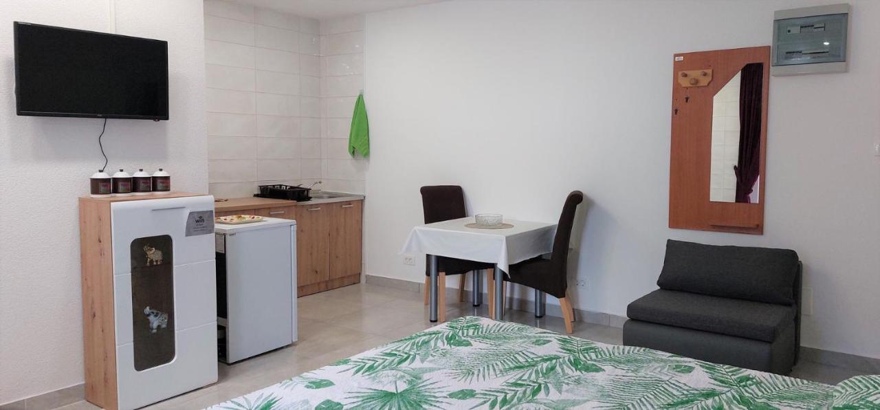 Amore House With Apartment Umag Exteriör bild