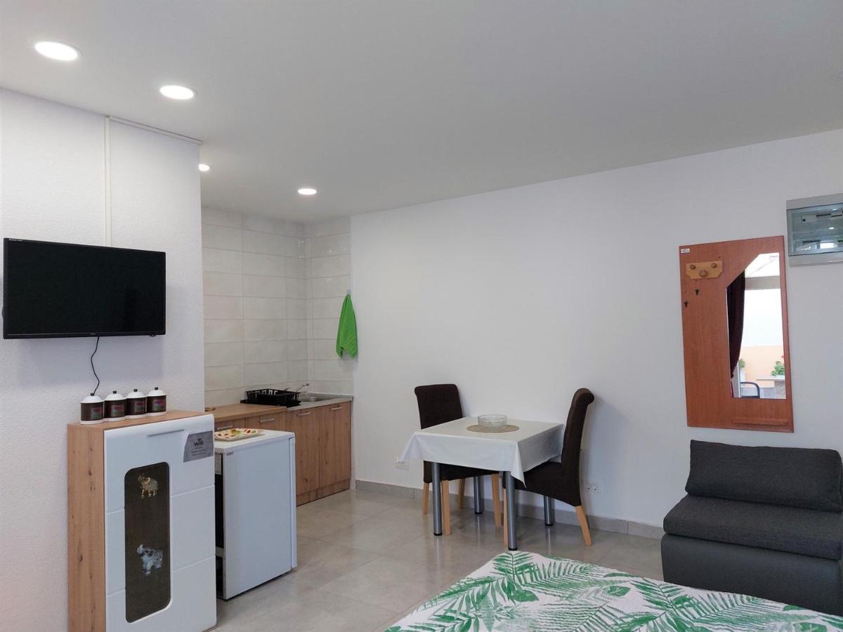 Amore House With Apartment Umag Exteriör bild