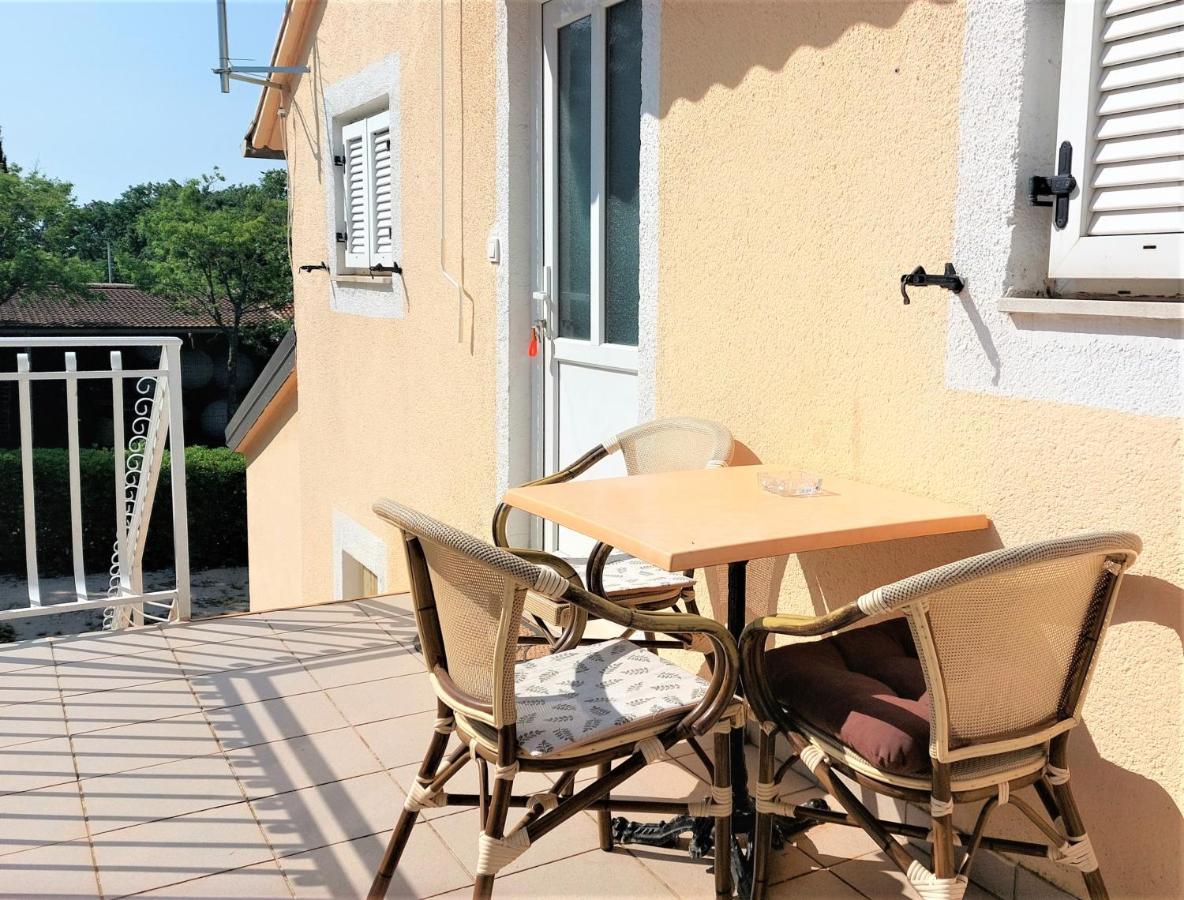 Amore House With Apartment Umag Exteriör bild
