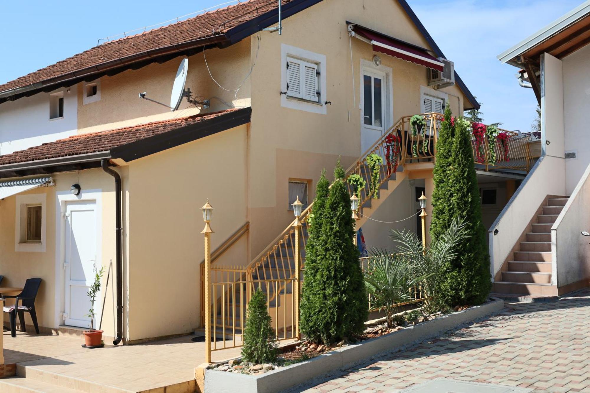 Amore House With Apartment Umag Exteriör bild