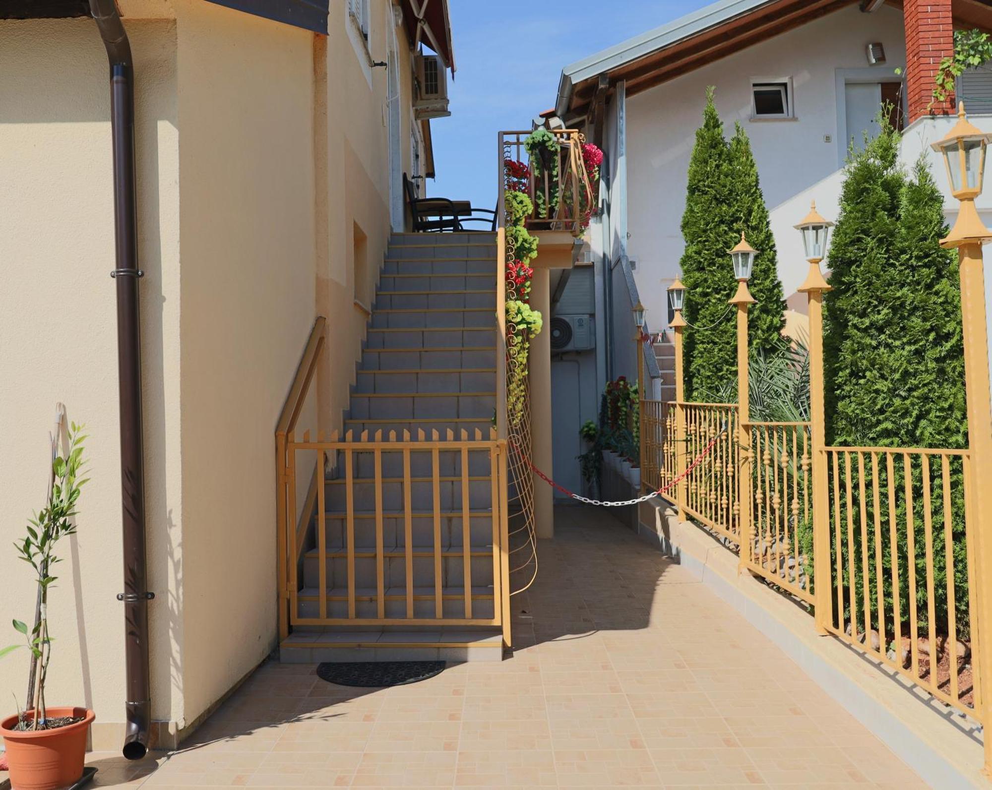 Amore House With Apartment Umag Exteriör bild